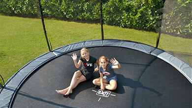 Un trampoline enterré ou un trampoline sur pieds ?