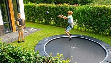 Garantie de sauts de trampoline en toute sécurité grâce aux dalles de sécurité