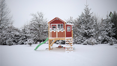 Décorer ma maisonnette de jeux en bois EXIT en hiver