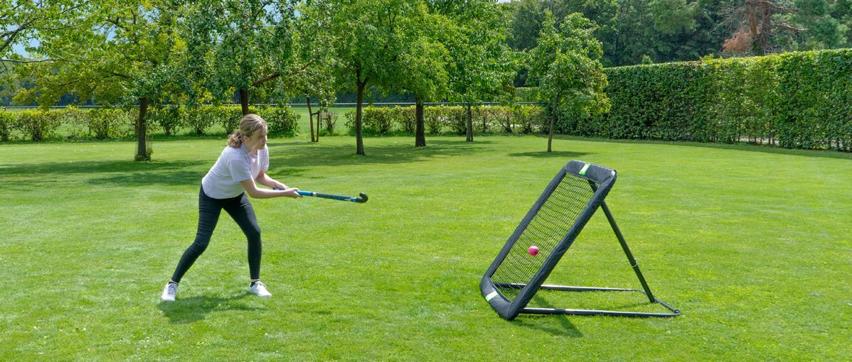 Rebounder de hockey exit pour l’entraînement des réflexes et de la vitesse de réaction.