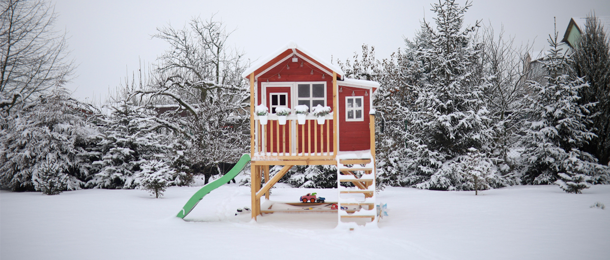 Décorer ma maisonnette de jeux en bois EXIT en hiver