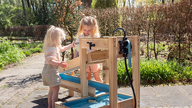 Jouer avec l'eau avec AquaFlow EXIT Toys &ndash; Jeux &eacute;ducatifs