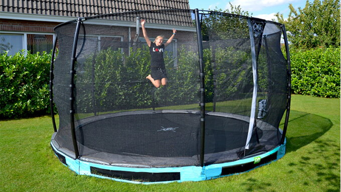 Un trampoline enterré ou enterré au niveau du sol ?