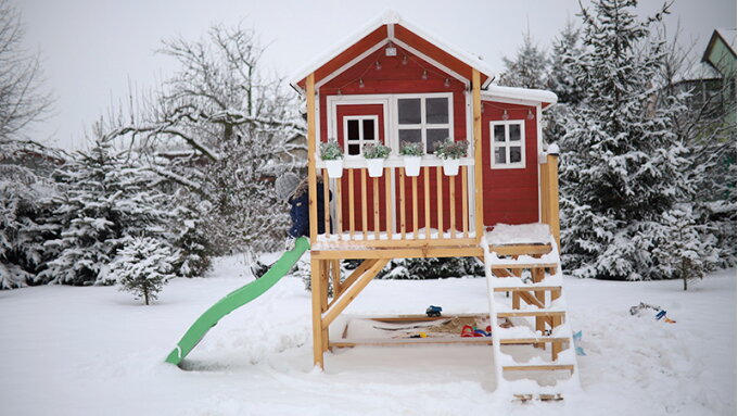 Décorer ma maisonnette de jeux en bois EXIT en hiver