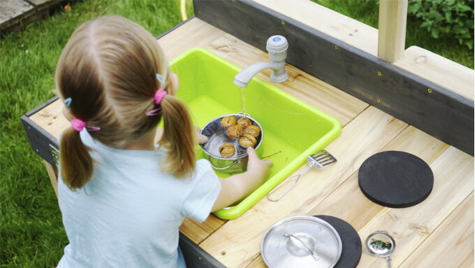 Cuisiner avec la nature dans une cuisinette en plein air