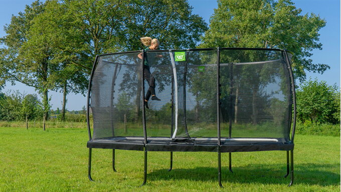 Quelles sont les différences entre les trampolines EXIT Allure et Lotus ?