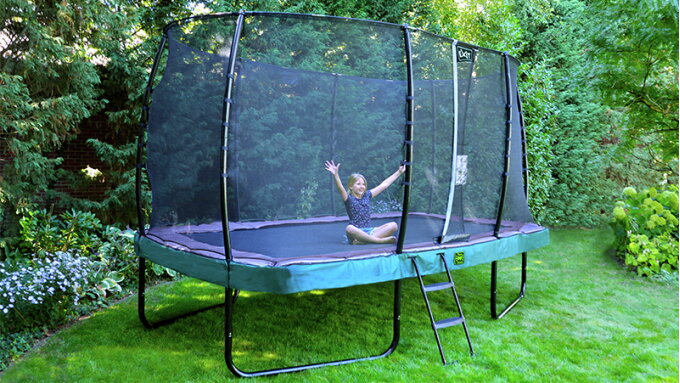 Un trampoline enterré ou un trampoline sur poteaux ?