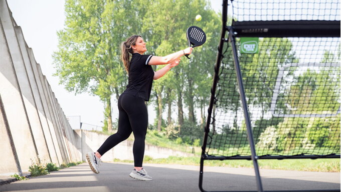Quels coups de padel puis-je entraîner avec le rebondisseur Smash padel ?