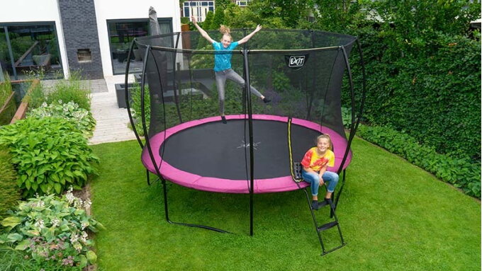 Protéger le trampoline EXIT des vents forts