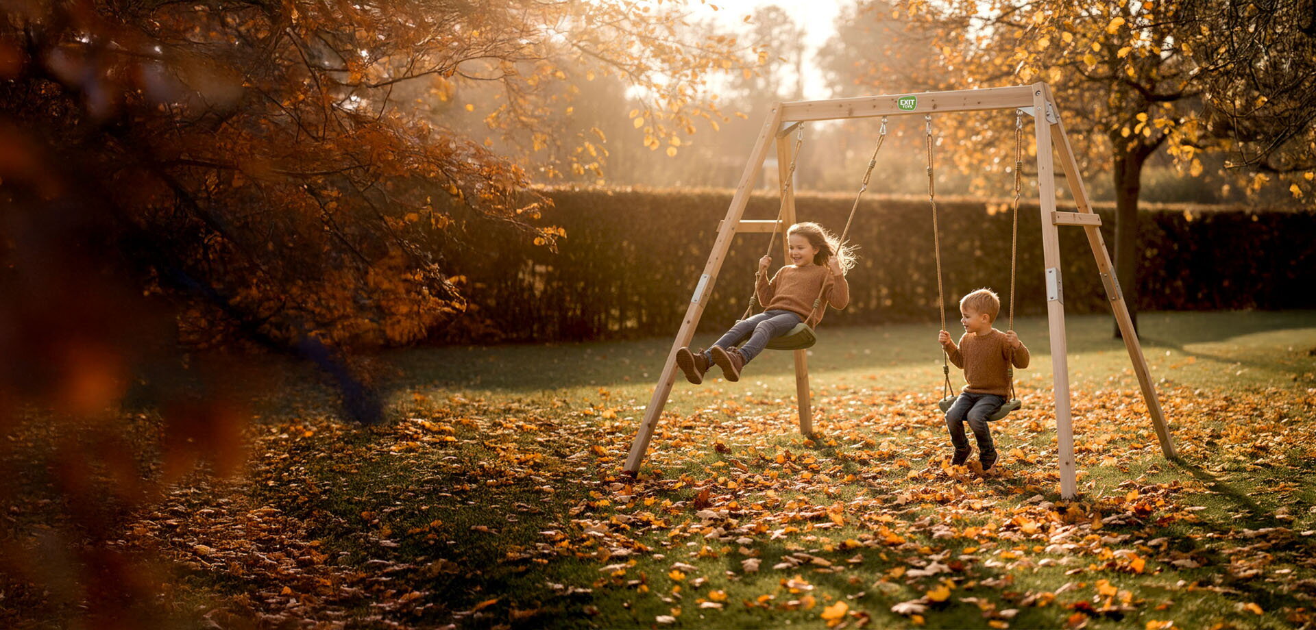 Chaque balan&ccedil;oire Silvi est fabriqu&eacute;e en bois de cypr&egrave;s certifi&eacute; FSC&reg; 100 pour cent et en m&eacute;tal durable. Les pi&egrave;ces sont rempla&ccedil;ables, ce qui en fait une balan&ccedil;oire s&ucirc;re, solide et facile &