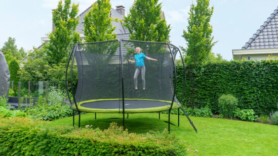 Avec ce lot, ton trampoline est immédiatement complet. Plus besoin d’achats séparés, tu as tout ce qu’il faut pour sauter en toute sécurité, confortablement et sereinement.