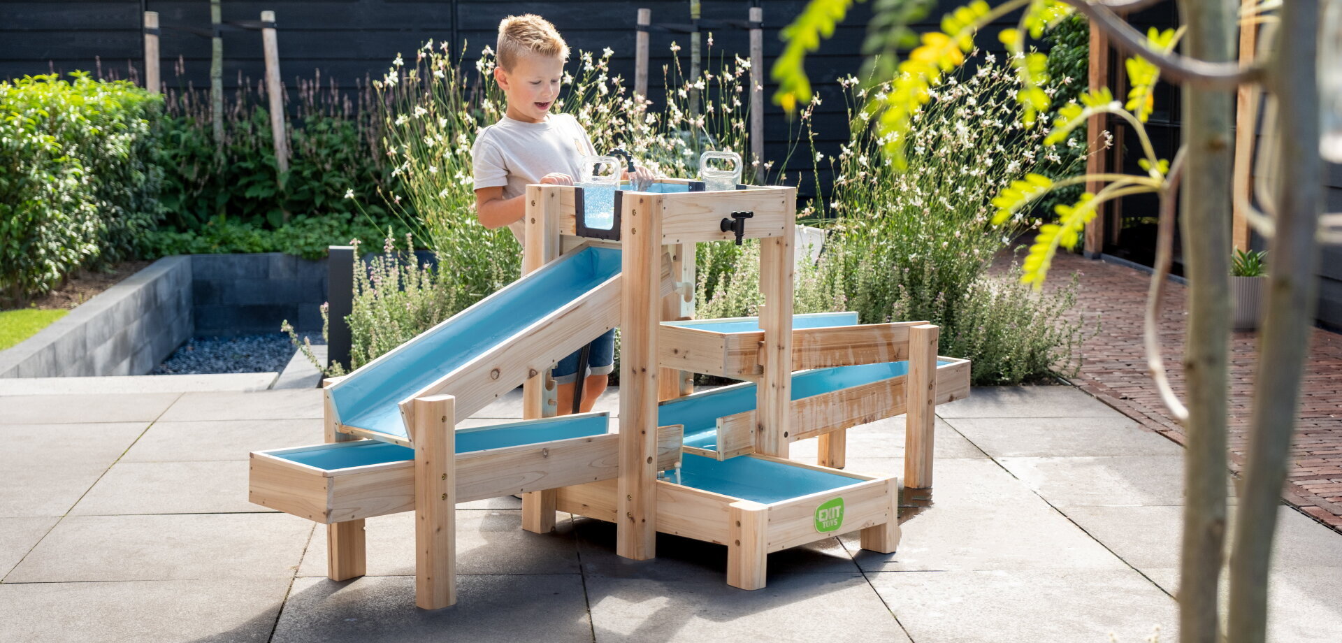 parcours d&rsquo;eau, jouet d&rsquo;ext&eacute;rieur, plaisir dans le jardin, apprendre en jouant, pompe et &eacute;cluse